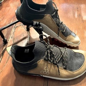 ⭐️⭐️⭐️ VivoBarefoot Tracker Decon Low FG2 Hiking Shoes (size EU 38)